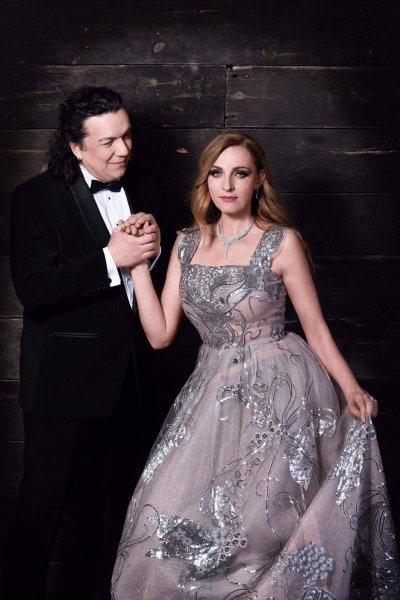 Kdy bude svatba? Genzer požádal milenku o ruku, ta o svém velkém dni mlží